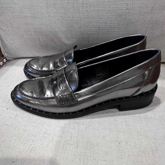 Carvela Kurt Geiger size 8.5 platinum loafers - Picture 4 of 6